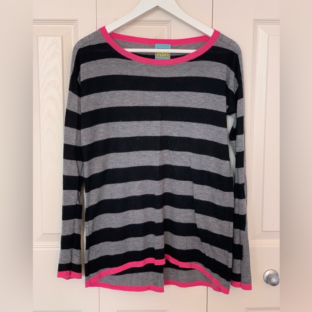 Good condition ,thin very soft oversized sweater size Xs